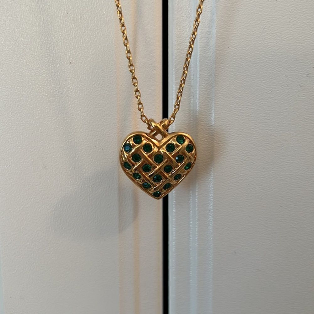 Avon heart 10”length necklace with green stones.